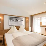 - Florian Aparthotel 3*