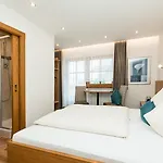 - Florian Hotel apartamentowy 3*